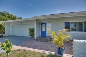 House (3 Bedrooms) | Interior - 5 Mi to Beach: Canalfront Home in Cape Coral! (Cape Coral)