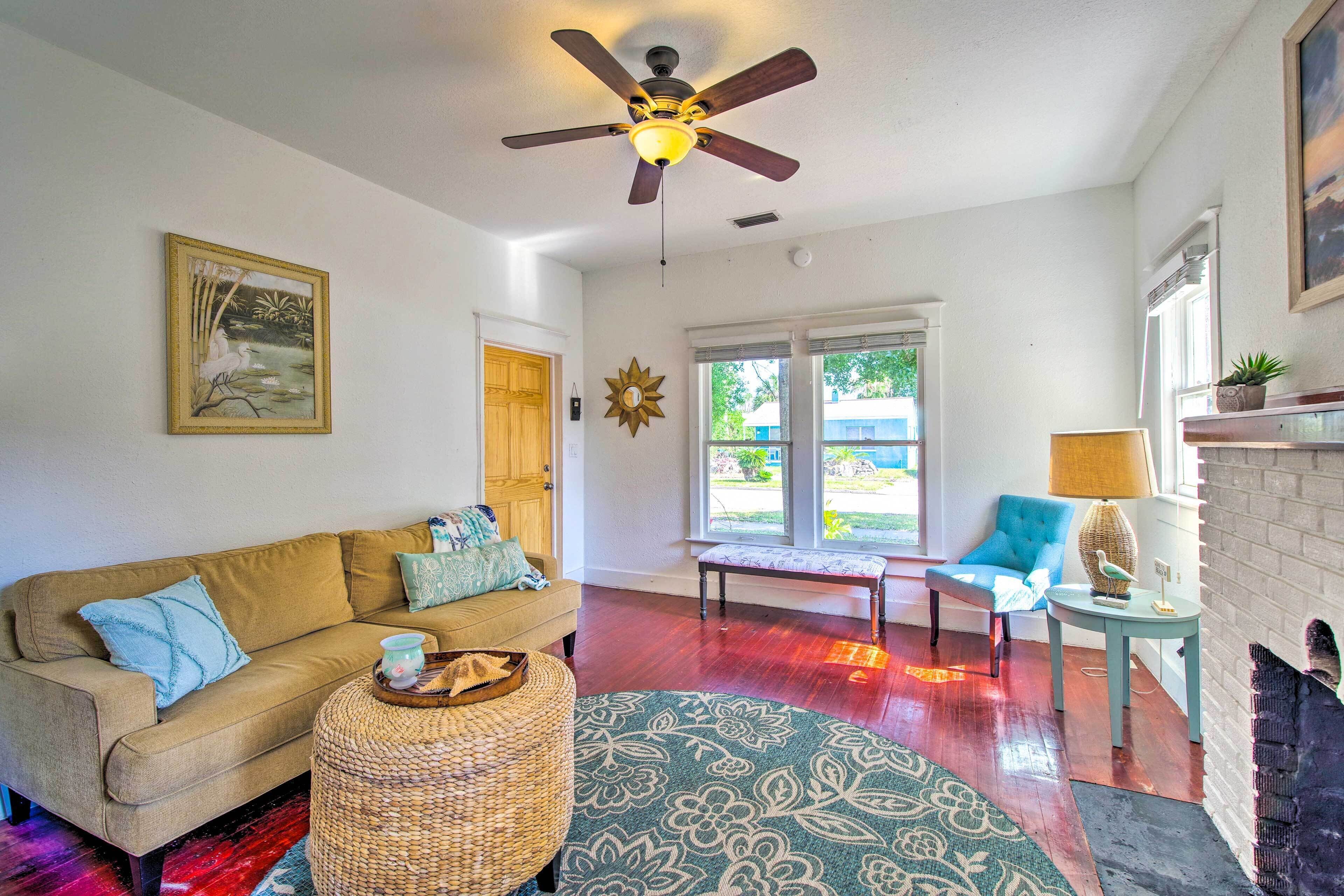 Bright & Airy Escape: 3 Mi to Melbourne Beach