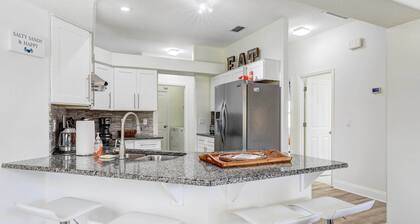 Dog-friendly Home w/ Pool & Yard in Bradenton