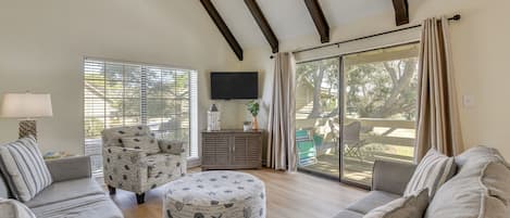 Apartment (2 Bedrooms) | Living area | TV