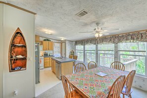Interior - Bright Steinhatchee Home: Proximity to Ocean! (Steinhatchee)