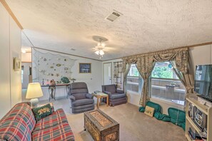 Interior - Bright Steinhatchee Home: Proximity to Ocean! (Steinhatchee)