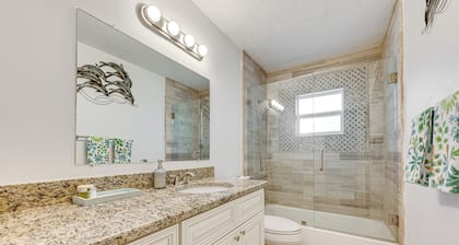 < 2 Mi to Beach & Marina: Bright Ruskin Retreat!
