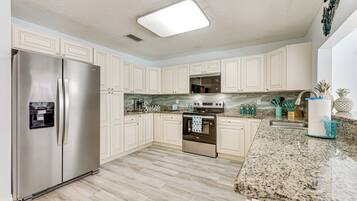 Rumah (4 Bedrooms) | Interior