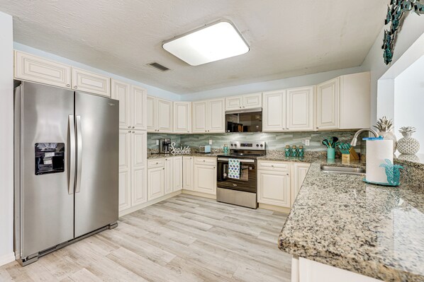 House (4 Bedrooms) | Interior - < 2 Mi to Beach & Marina: Bright Ruskin Retreat! (Ruskin)