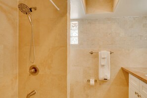 Bathroom - Beautiful Cape Coral Home Near Dining & Shops (Cape Coral)