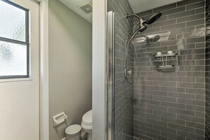 Bathroom - Beautiful Cape Coral Home Near Dining & Shops (Cape Coral)