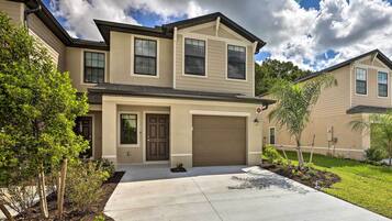 Apartment (3 Bedrooms) | Front of property