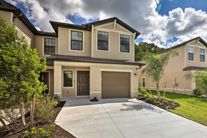 Apartment (3 Bedrooms) | Exterior - Brand New Fort Myers Townhome: Community Pool (Alva)