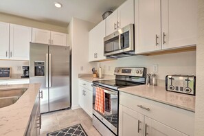 Apartment (3 Bedrooms) | Interior - Brand New Fort Myers Townhome: Community Pool (Alva)