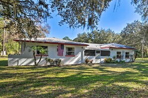 Interior - Central Florida Escape on 5 Acres w/ Grill & Pool! (Umatilla)