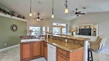 House (3 Bedrooms) | Interior