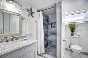 Bathroom - Central Pompano Beach Home < 3 Mi to Ocean! (Pompano Beach)