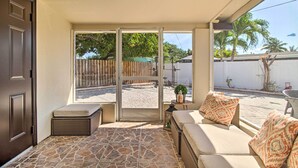 Unclassified image, 4 of 26, button - Central Pompano Beach Home < 3 Mi to Ocean! (Pompano Beach)