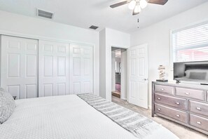 3 bedrooms, laptop workspace, iron/ironing board, free cots/infant beds - Canalfront Family Home w/ Boat Dock & Games! (Palm City)