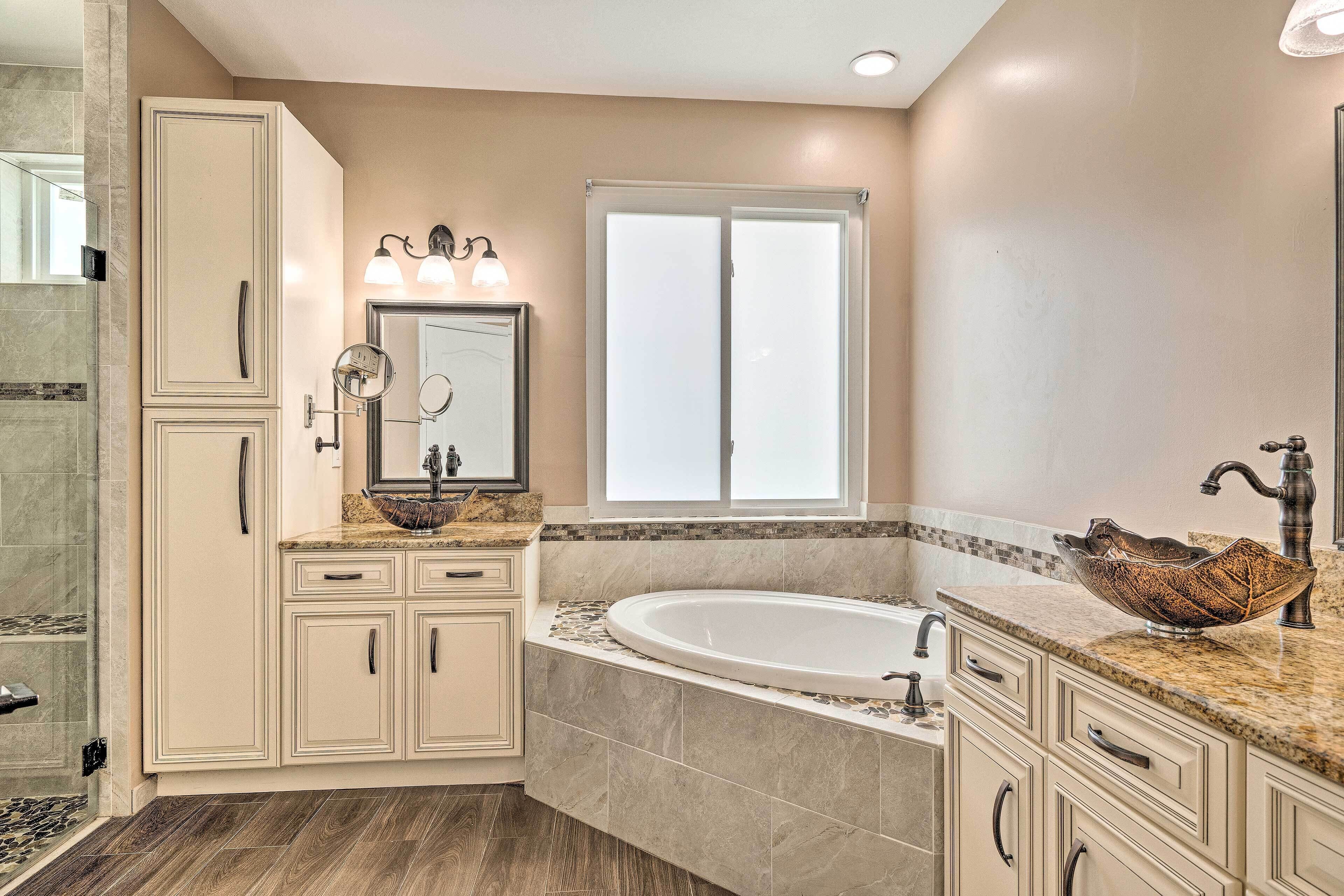 Cape Coral Getaway w/ Pool ~ 6 Mi to Beach!