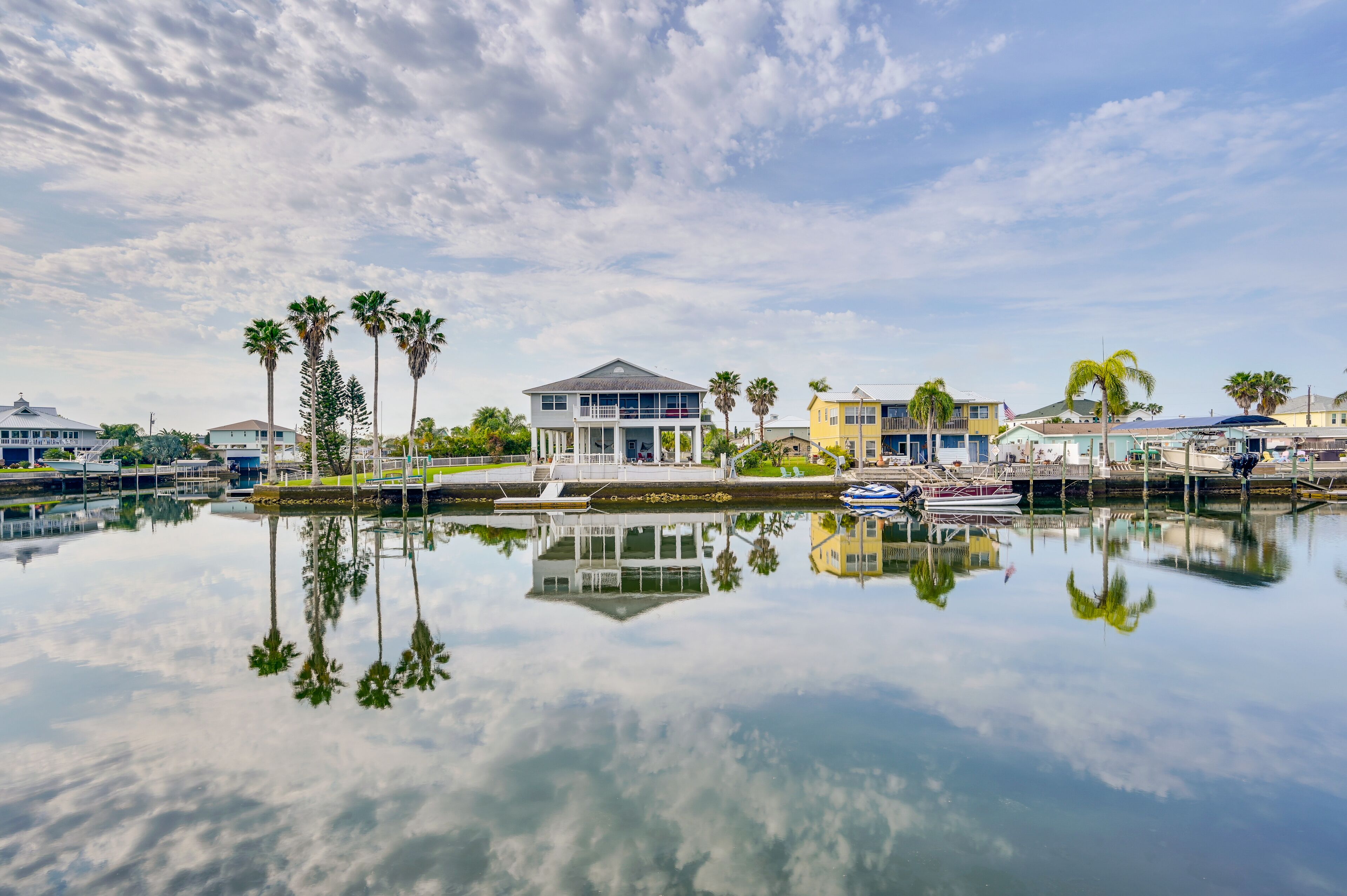 Canal-front Hernando Beach Escape: Pool, Dock!