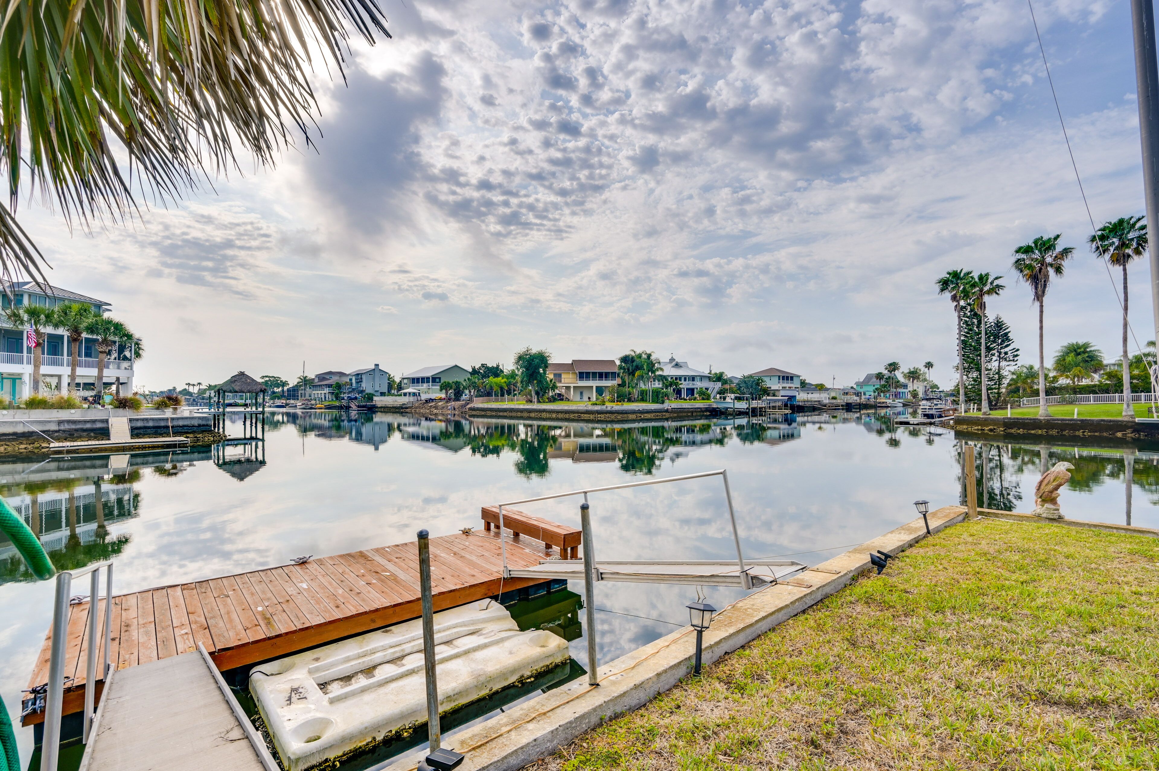 Canal-front Hernando Beach Escape: Pool, Dock!