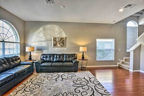 House (5 Bedrooms) | Interior