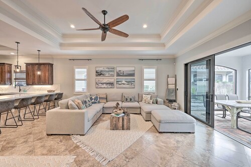 Coastal Naples Getaway ~ 2 Mi to Beaches!