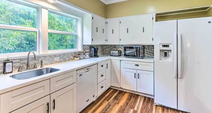 Charming Home: 2 Mi to Dtwn Defuniak Springs!