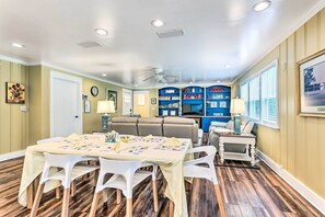 Interior - Charming Home: 2 Mi to Dtwn Defuniak Springs! (De Funiak Springs)