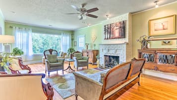 獨棟房屋 (3 Bedrooms) | 起居區 | 壁爐