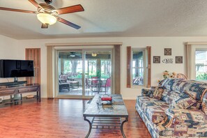 House (2 Bedrooms) | Interior - Lakefront Frostproof Vacation Rental w/ Beach! (Frostproof)