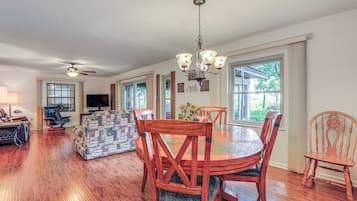 House (2 Bedrooms) | Interior