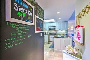 Apartment (2 Bedrooms) | Interior - Comfortable Siesta Key Condo w/ Pool Access! (Siesta Key)