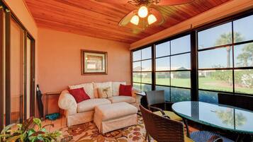 Villa (2 Bedrooms) | Interior