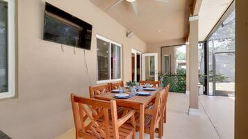 Outdoor dining