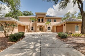 Exterior - Contemporary Brandon Home w/ Pool & Game Room (Brandon)
