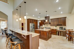 Maison (5 Bedrooms) | Cuisine privée | Four à micro-ondes, un four, surface de cuisson, lave-vaisselle
