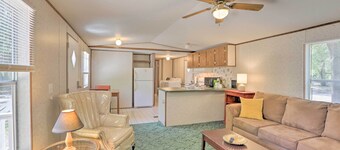 Florida Getaway, 14 Mi to Royal Springs!