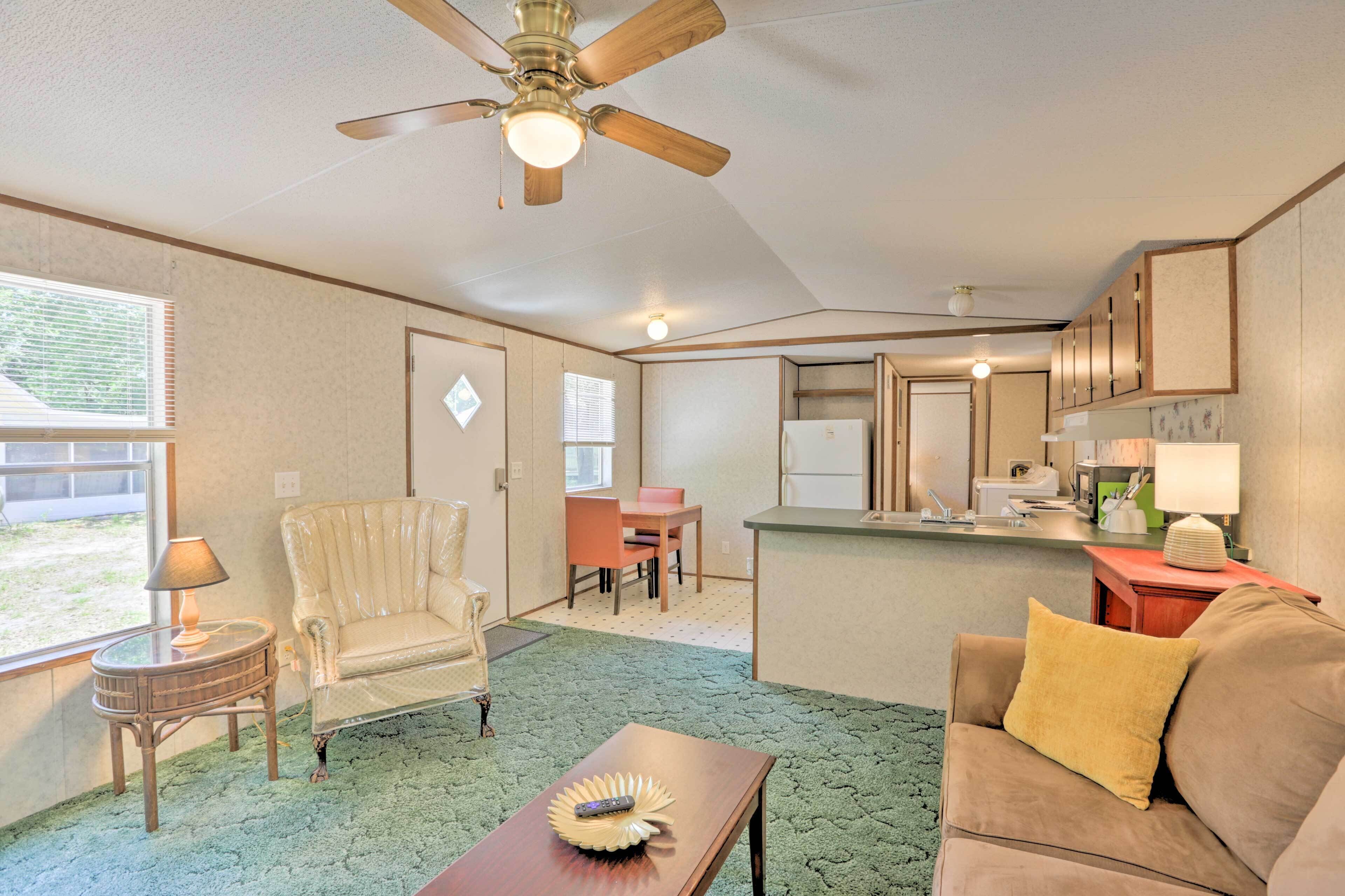 House (2 Bedrooms) | Living area