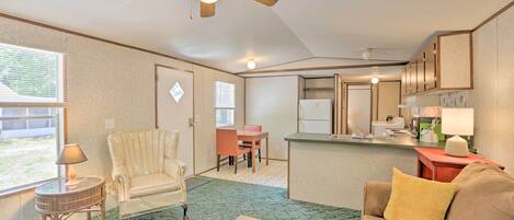 House (2 Bedrooms) | Ruang tamu