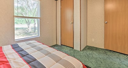 Florida Getaway, 14 Mi to Royal Springs!