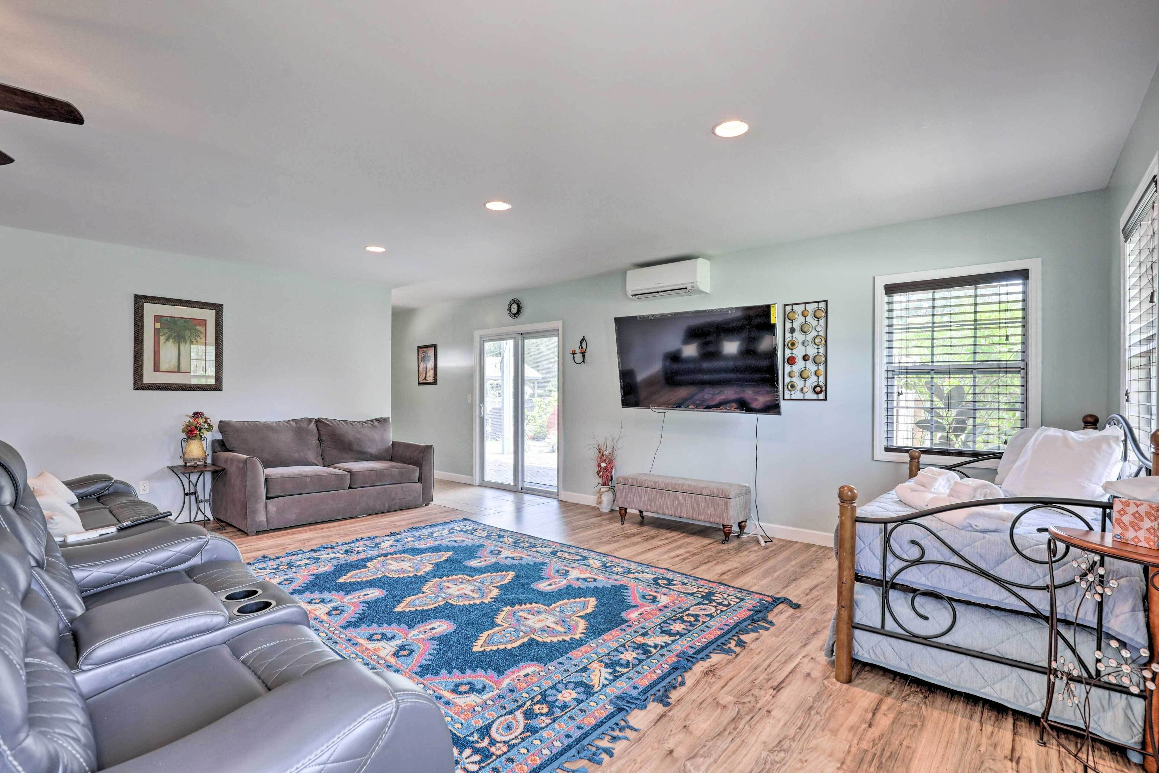 St Augustine Duplex w/ Yard ~ 5 Mi to Downtown!