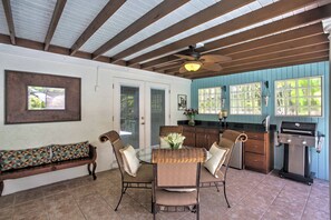 House (2 Bedrooms) | Interior - 1 Mi to Beach Access: Naples Home w/ Lanai (Naples)