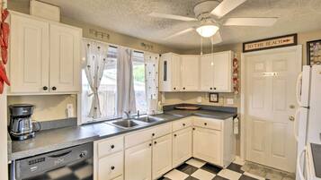 Cottage (2 Bedrooms) | Interior