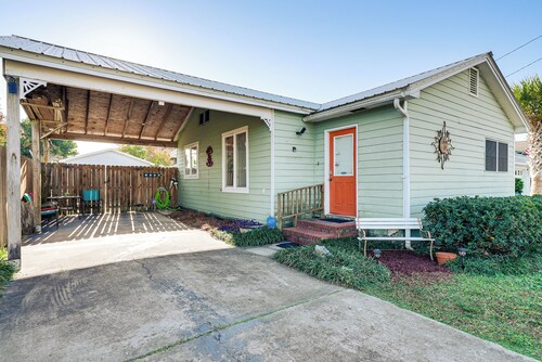 Cozy PCB Cottage ~ 1 Block to Beach!