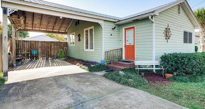 Cozy PCB Cottage ~ 1 Block to Beach!