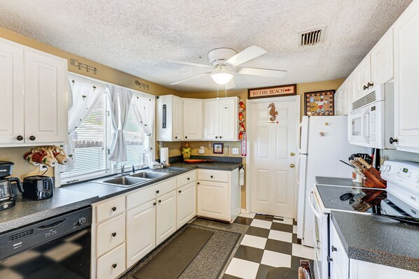 Interior - Cozy PCB Cottage ~ 1 Block to Beach! (Panama City Beach)