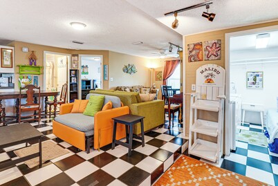 Cozy PCB Cottage ~ 1 Block to Beach!