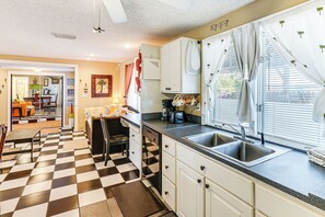 Interior - Cozy PCB Cottage ~ 1 Block to Beach! (Panama City Beach)