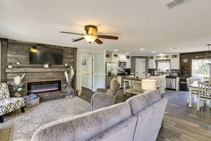 House (4 Bedrooms) | Interior - Charming Perry Home ~ 2 Mi to the Gulf! (Perry)