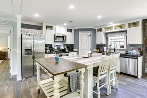 House (4 Bedrooms) | Interior - Charming Perry Home ~ 2 Mi to the Gulf! (Perry)