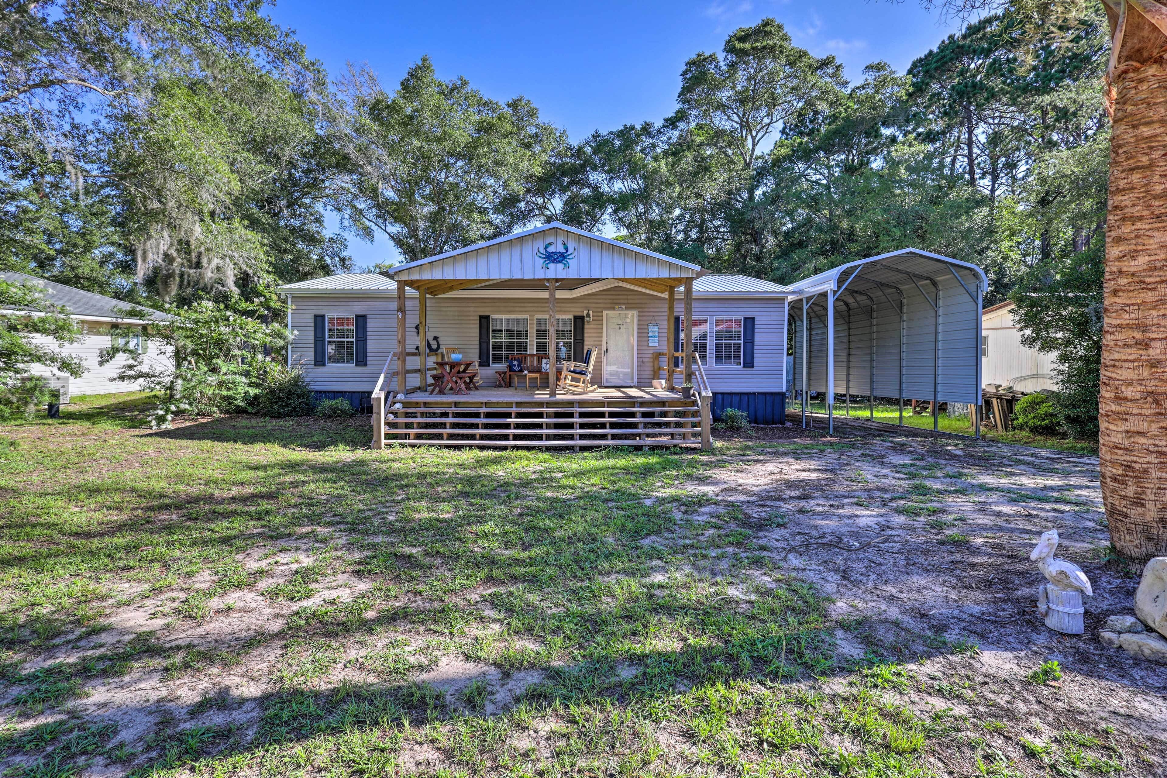 Cozy Steinhatchee House w/ Fire Pit & Grill!