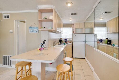 Cozy Ormond Beach Bungalow: Steps to the Sand